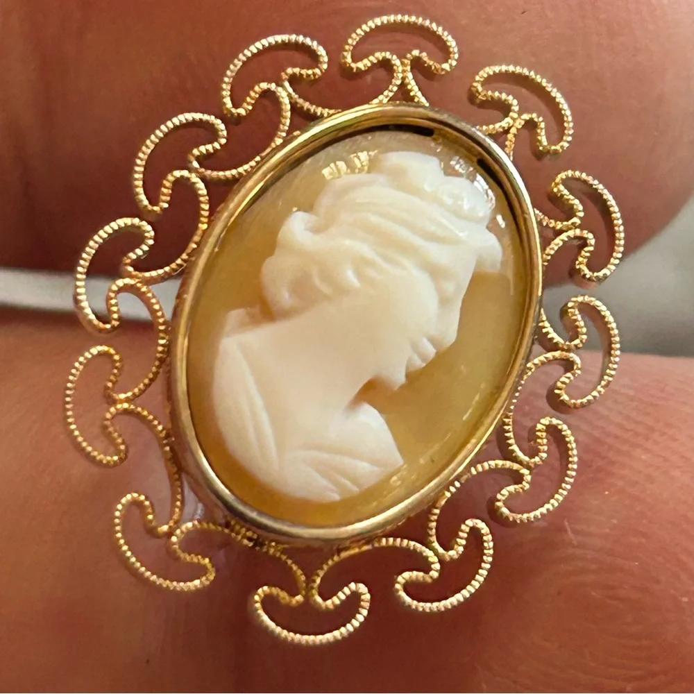 Vintage Krementz genuine carved shell cameo 14kt gold overlay earrings with box